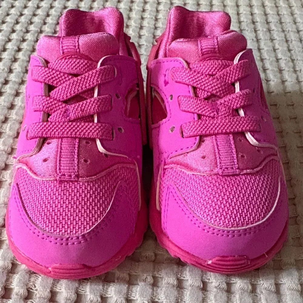 Infant Nike Huaraches Bright Pink Size  4C Like New!